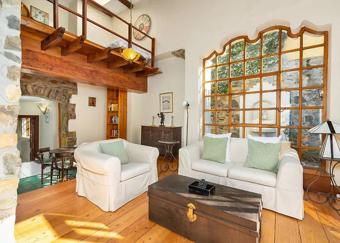 Idyllic Villa - Rooftop Deck - Mountain Views