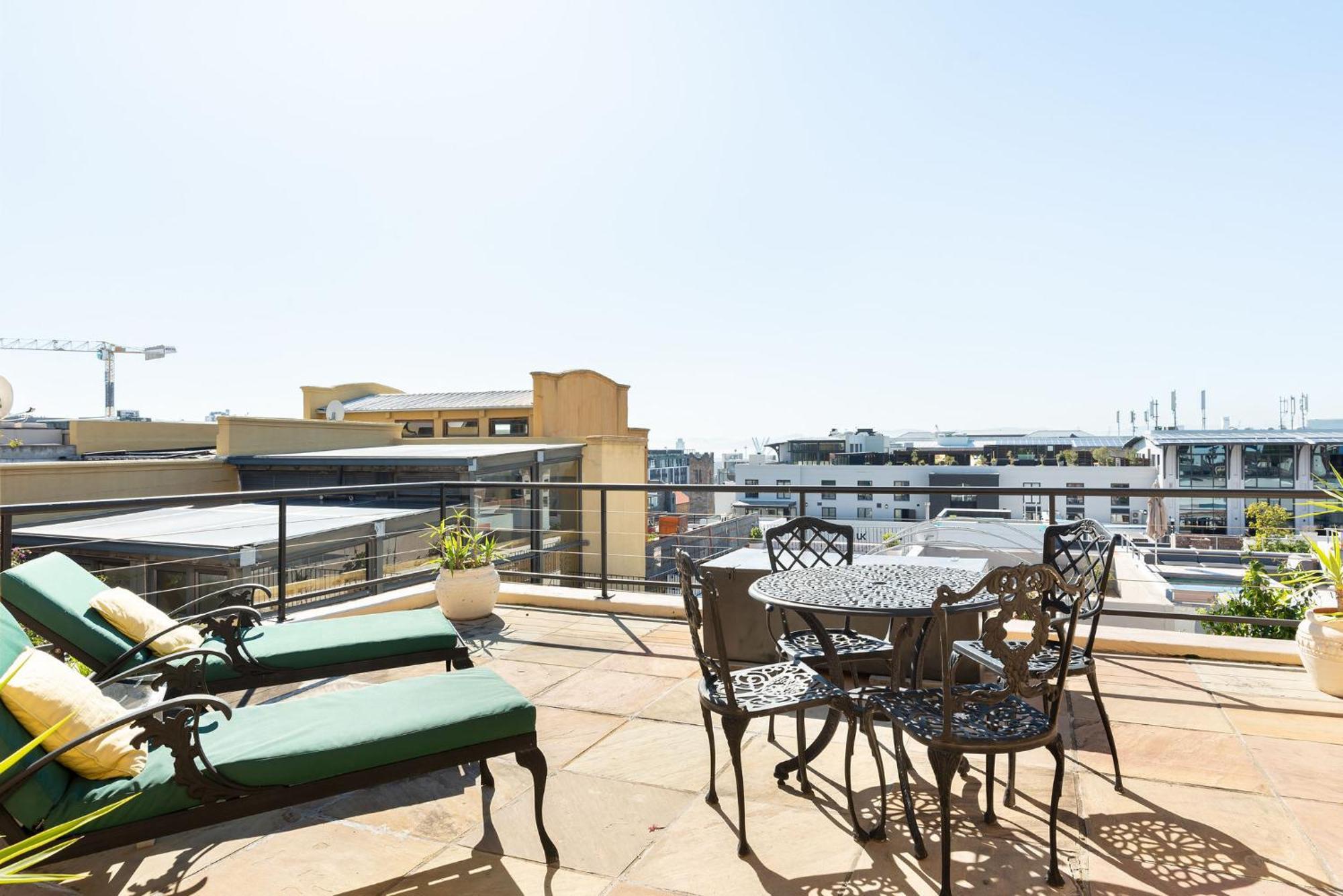 Holiday home Idyllic - Rooftop Deck - Mountain Views Cape Town